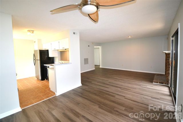 7124 Winery Lane, Charlotte, NC 28227