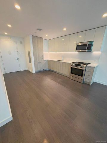 131-05 40TH Road 15D, Flushing, NY 11354