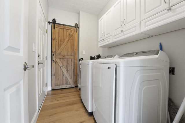 6895 Kellogg Drive, Powell, OH 43065