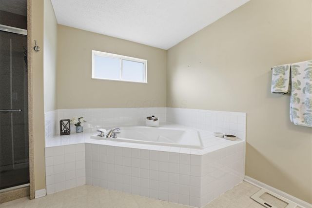 6895 Kellogg Drive, Powell, OH 43065