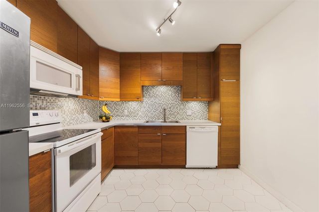 2801 NE 183rd Street 1607W, Aventura, FL 33160