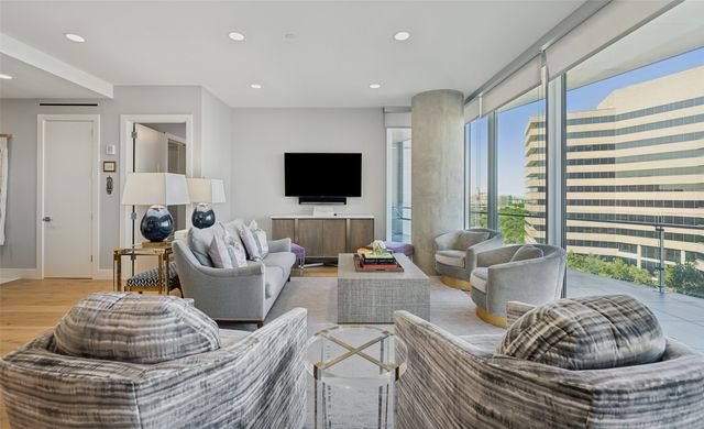 3130 N Harwood Street 905, Dallas, TX 75201