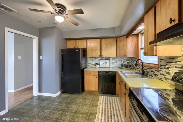 2624 DANIELLE DR, Dover, PA 17315