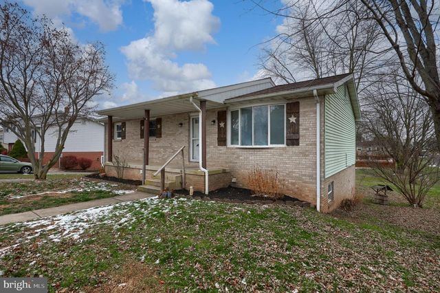 2624 DANIELLE DR, Dover, PA 17315