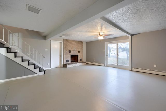 2624 DANIELLE DR, Dover, PA 17315