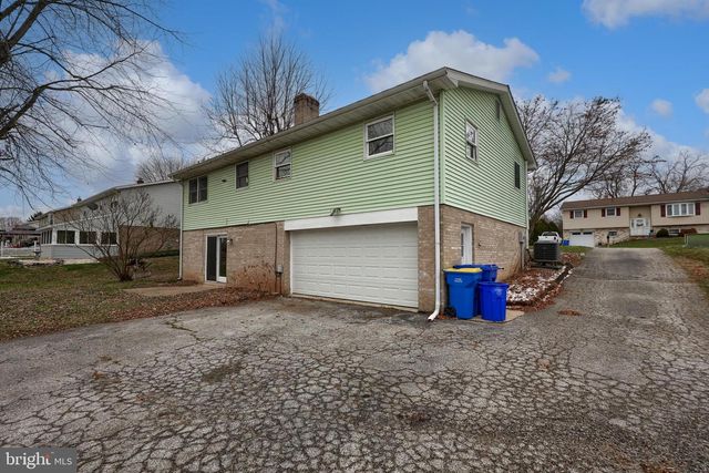 2624 DANIELLE DR, Dover, PA 17315