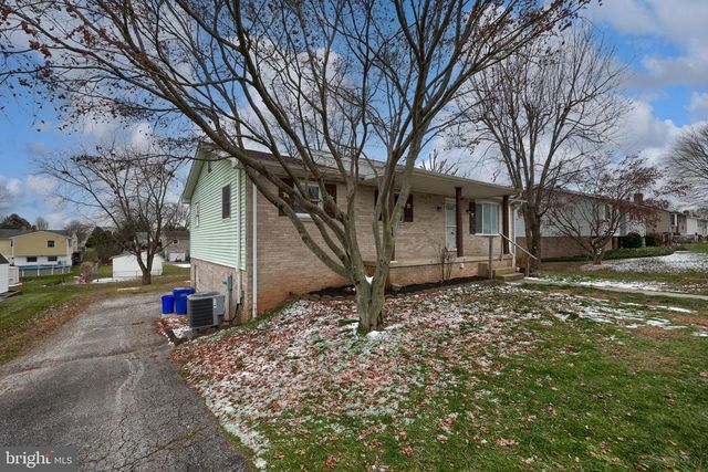 2624 DANIELLE DR, Dover, PA 17315