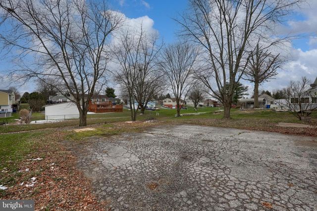 2624 DANIELLE DR, Dover, PA 17315