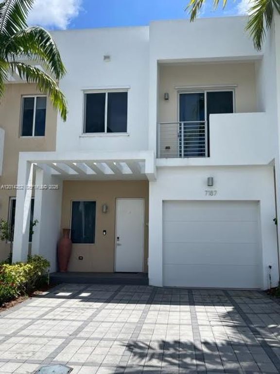 7187 NW 103 PATH 7187, Miami, FL 33178