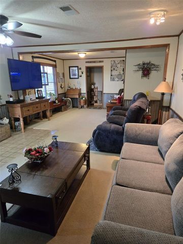 4450 Greenbriar Road, Madisonville, TX 77864