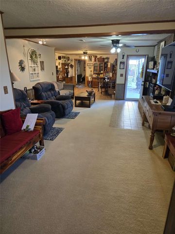 4450 Greenbriar Road, Madisonville, TX 77864