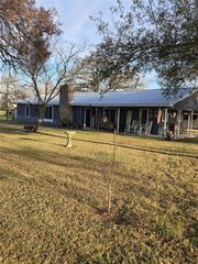 4450 Greenbriar Road, Madisonville, TX 77864