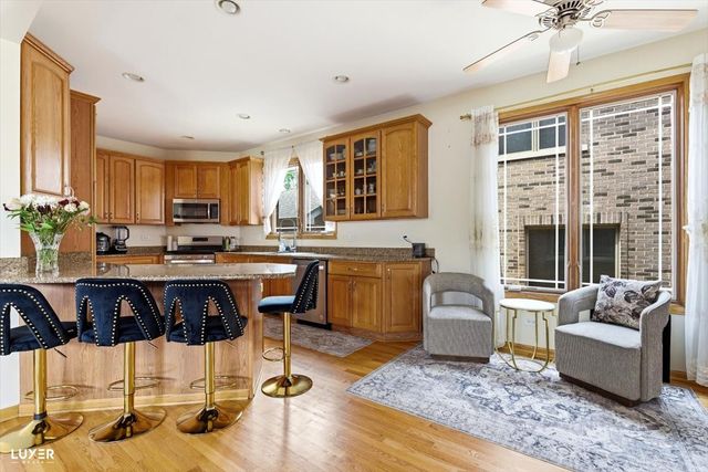 5900 W 90TH Street, Oak Lawn, IL 60453