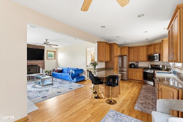 5900 W 90TH Street, Oak Lawn, IL 60453