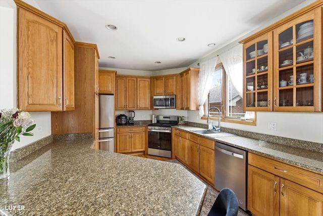 5900 W 90TH Street, Oak Lawn, IL 60453