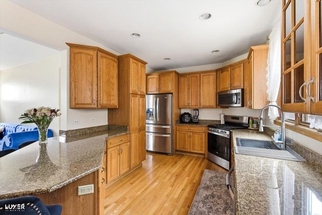 5900 W 90TH Street, Oak Lawn, IL 60453