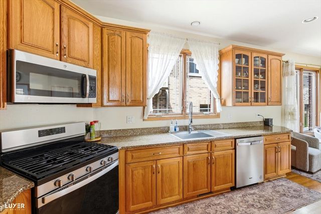 5900 W 90TH Street, Oak Lawn, IL 60453