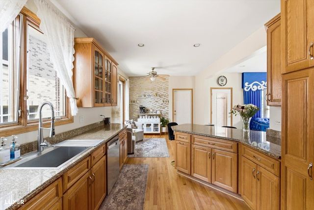 5900 W 90TH Street, Oak Lawn, IL 60453
