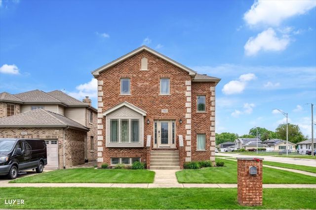5900 W 90TH Street, Oak Lawn, IL 60453