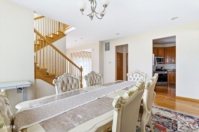 5900 W 90TH Street, Oak Lawn, IL 60453