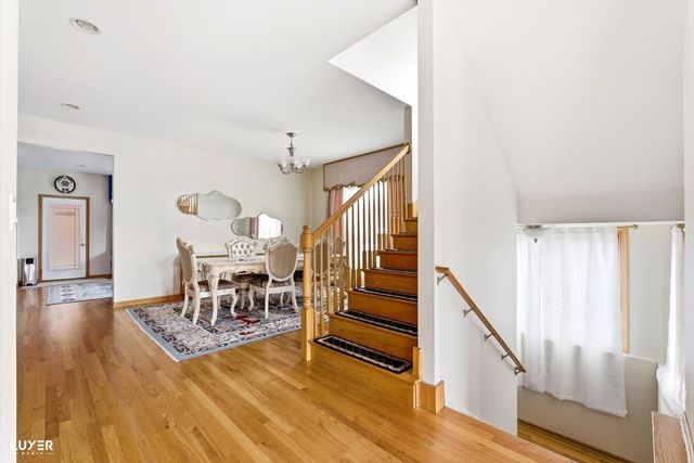 5900 W 90TH Street, Oak Lawn, IL 60453