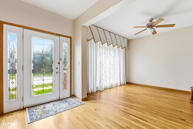 5900 W 90TH Street, Oak Lawn, IL 60453