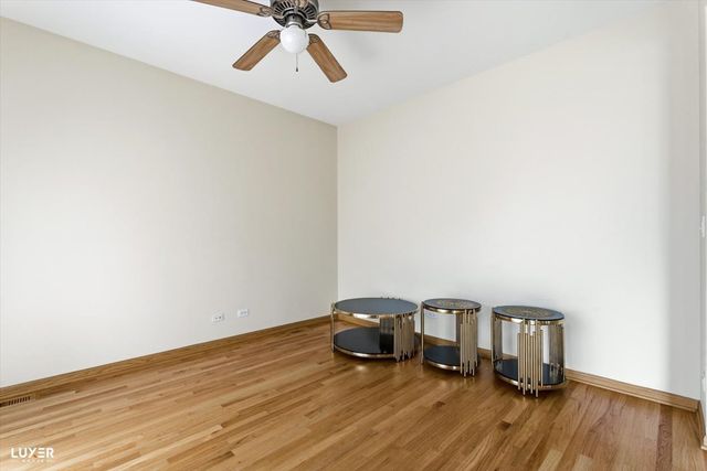 5900 W 90TH Street, Oak Lawn, IL 60453