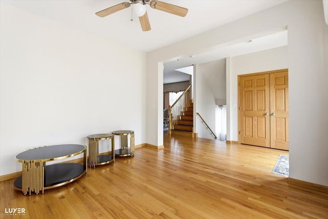 5900 W 90TH Street, Oak Lawn, IL 60453