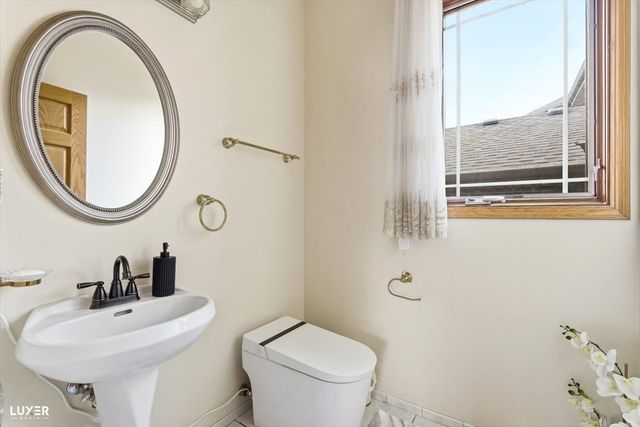 5900 W 90TH Street, Oak Lawn, IL 60453