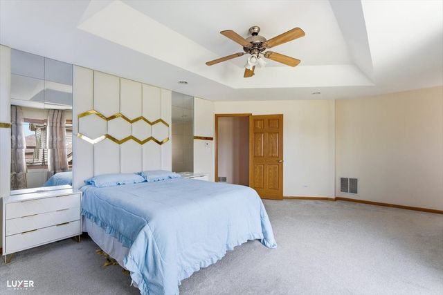 5900 W 90TH Street, Oak Lawn, IL 60453
