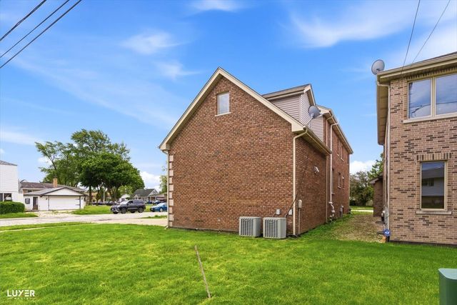 5900 W 90TH Street, Oak Lawn, IL 60453