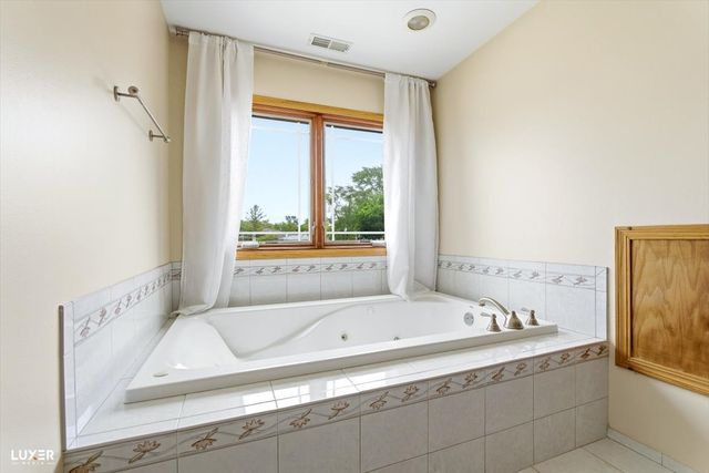 5900 W 90TH Street, Oak Lawn, IL 60453