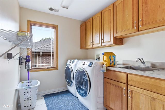 5900 W 90TH Street, Oak Lawn, IL 60453
