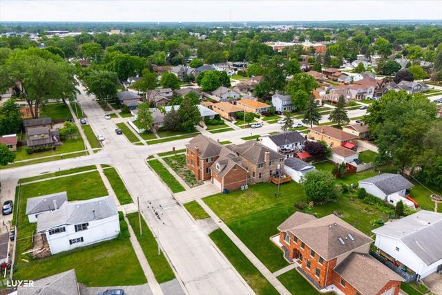 5900 W 90TH Street, Oak Lawn, IL 60453