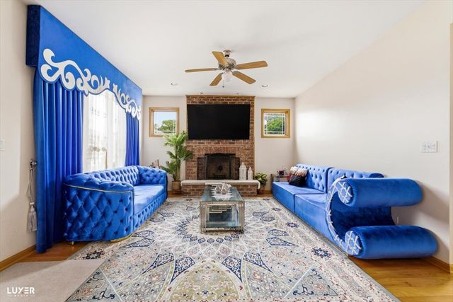 5900 W 90TH Street, Oak Lawn, IL 60453