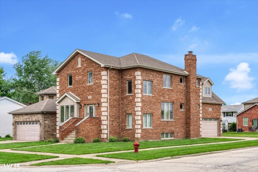 5900 W 90TH Street, Oak Lawn, IL 60453