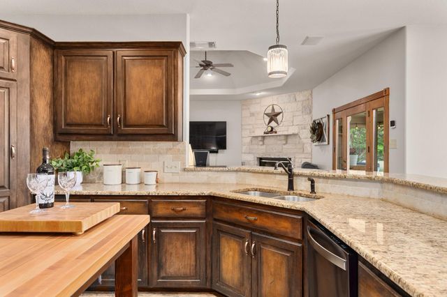 106 Starlight TRL, Georgetown, TX 78633
