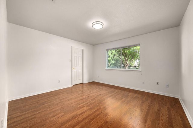 106 Starlight TRL, Georgetown, TX 78633