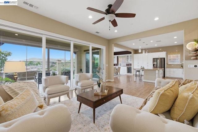 3871 Highpointe Ct, Dublin, CA 94568