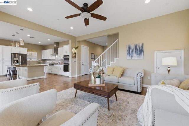 3871 Highpointe Ct, Dublin, CA 94568