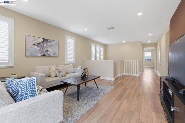 3871 Highpointe Ct, Dublin, CA 94568