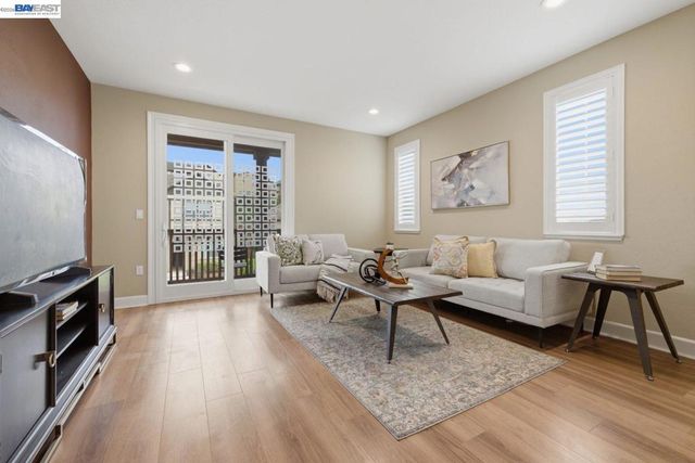 3871 Highpointe Ct, Dublin, CA 94568
