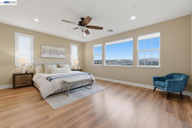 3871 Highpointe Ct, Dublin, CA 94568