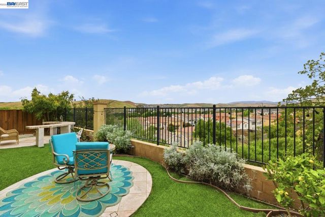 3871 Highpointe Ct, Dublin, CA 94568