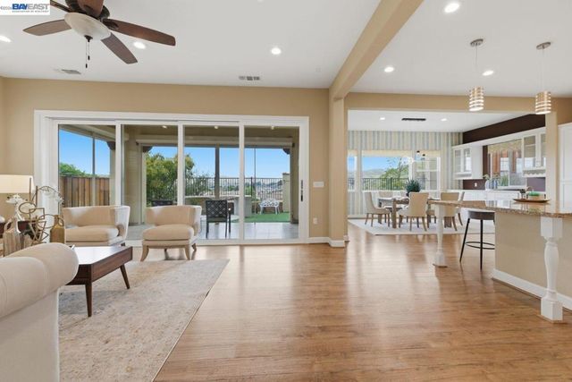 3871 Highpointe Ct, Dublin, CA 94568