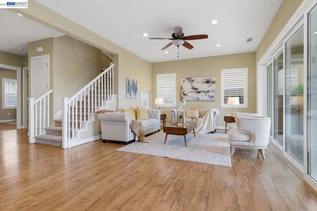 3871 Highpointe Ct, Dublin, CA 94568