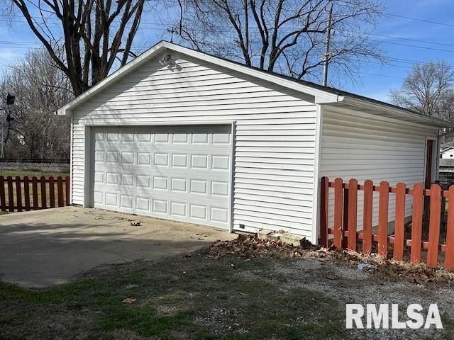 1120 E PARK Street, Taylorville, IL 62568