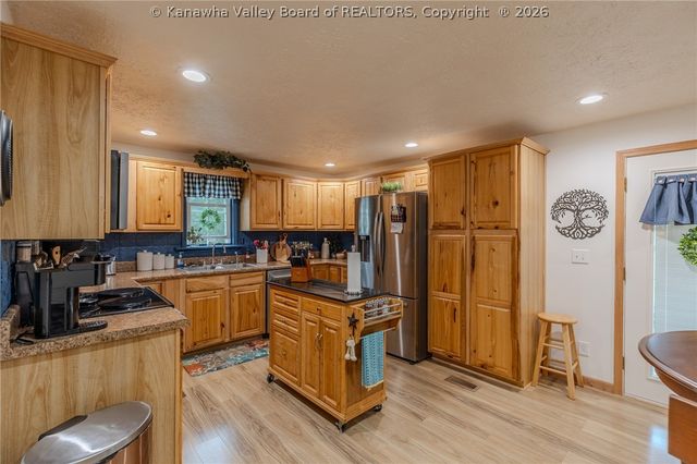 114 N Arthur Drive, Charleston, WV 25387