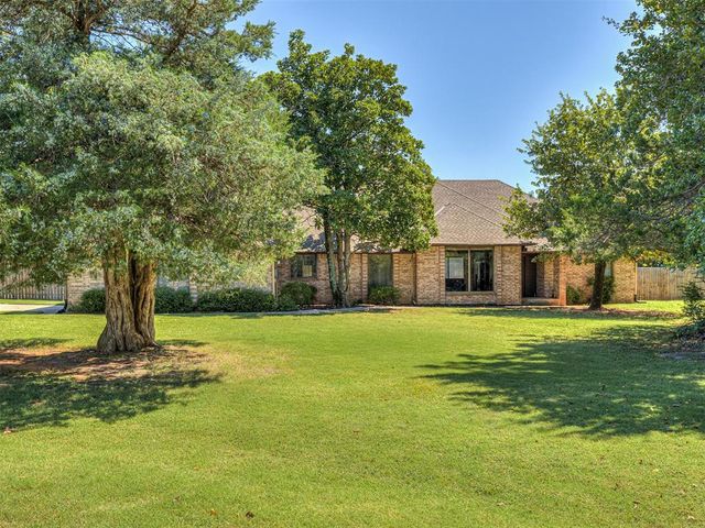 2809 Summit Drive, Edmond, OK 73034