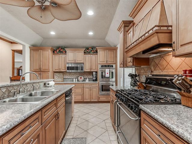 2809 Summit Drive, Edmond, OK 73034